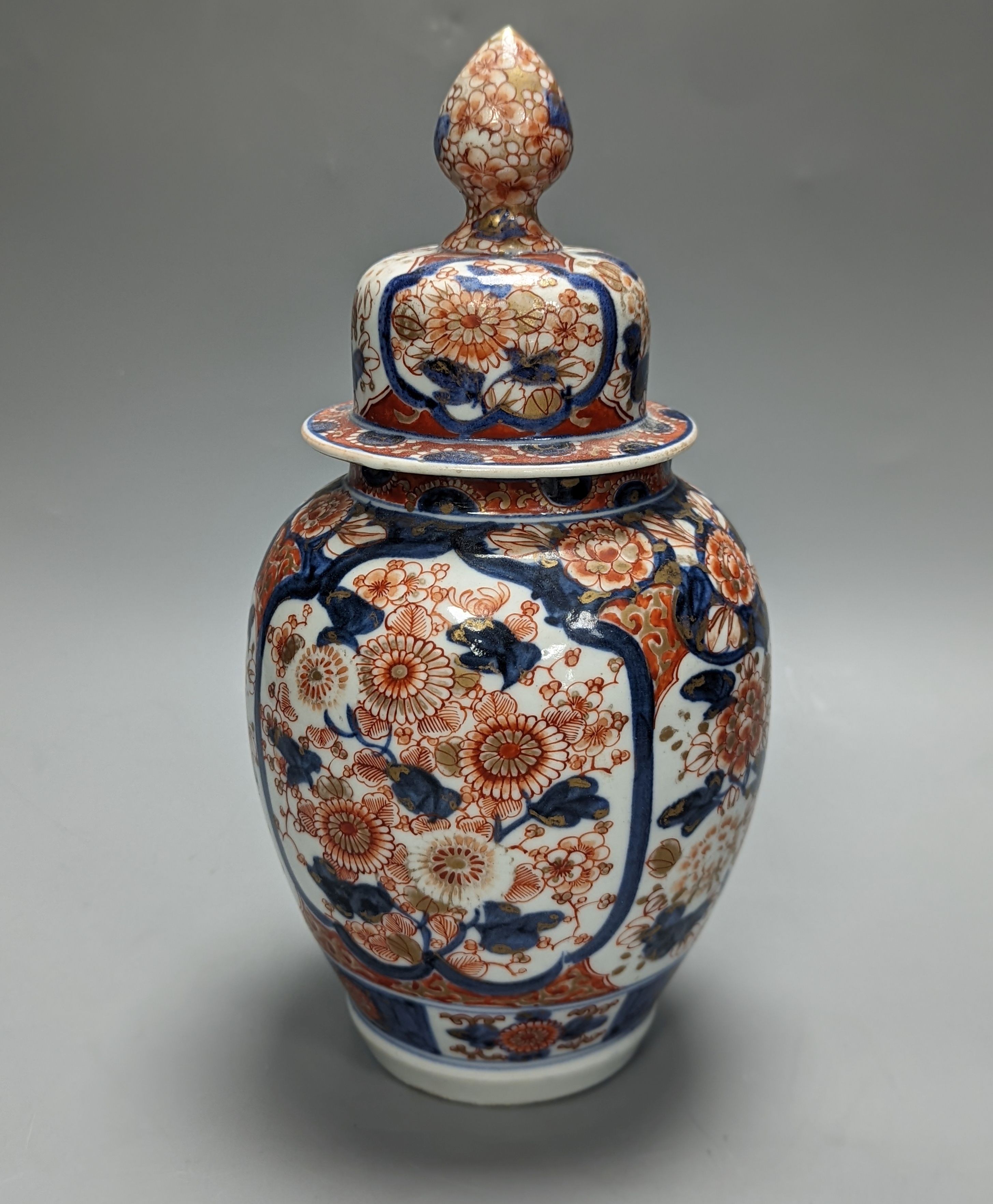 A 19th century Japanese Imari lidded vase 28cm